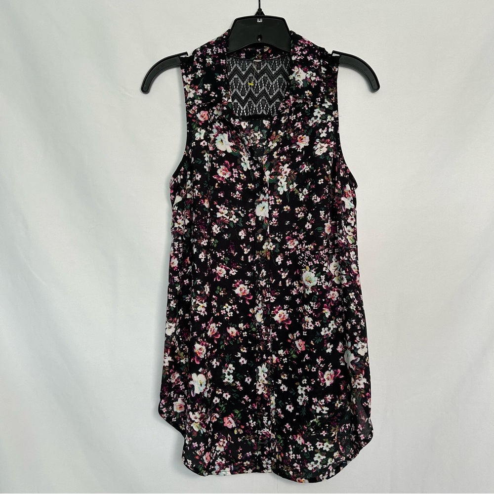 Black Floral V-Neck Sleeveless Tank Top(see measurements)‎
